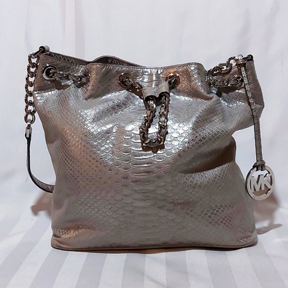 MICHAEL KORS SILVER SNAKE BUCKET BAG